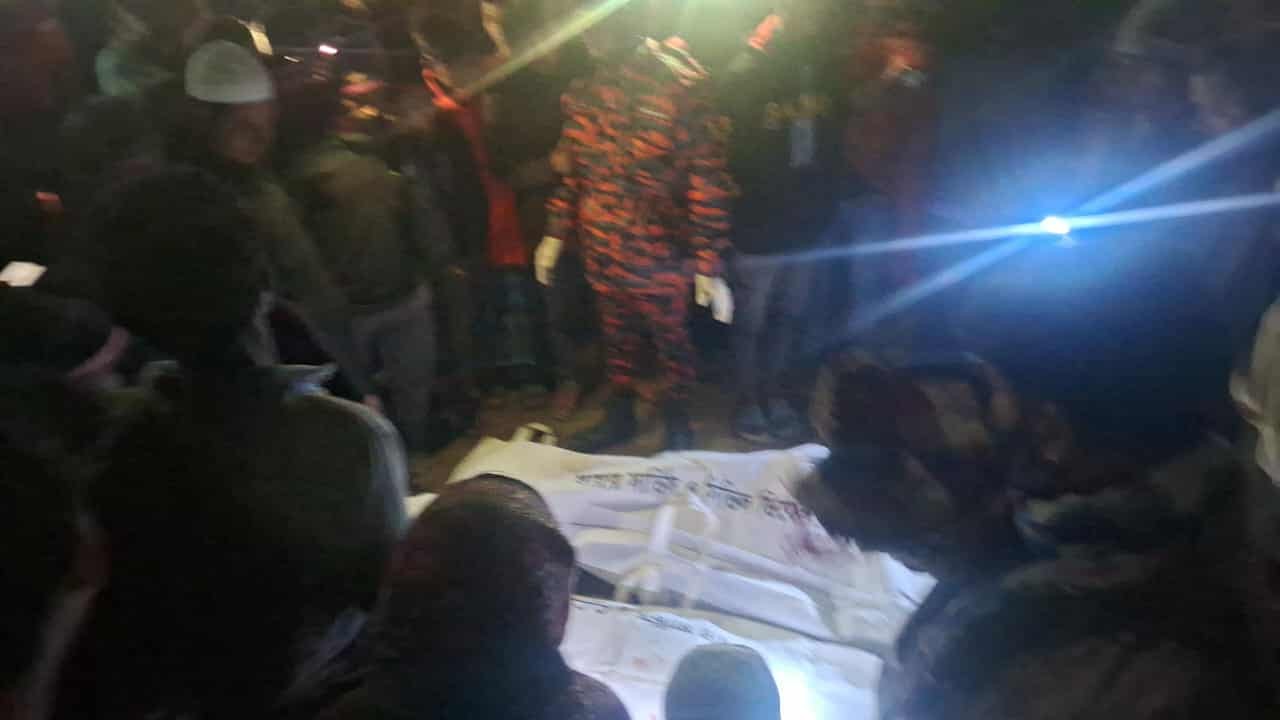 নওগাঁর পত্নীতলায় ট্রাক- মটরসাইকেল সংঘর্ষে মা-মেয়ের মর্মান্তিক মৃত্যু